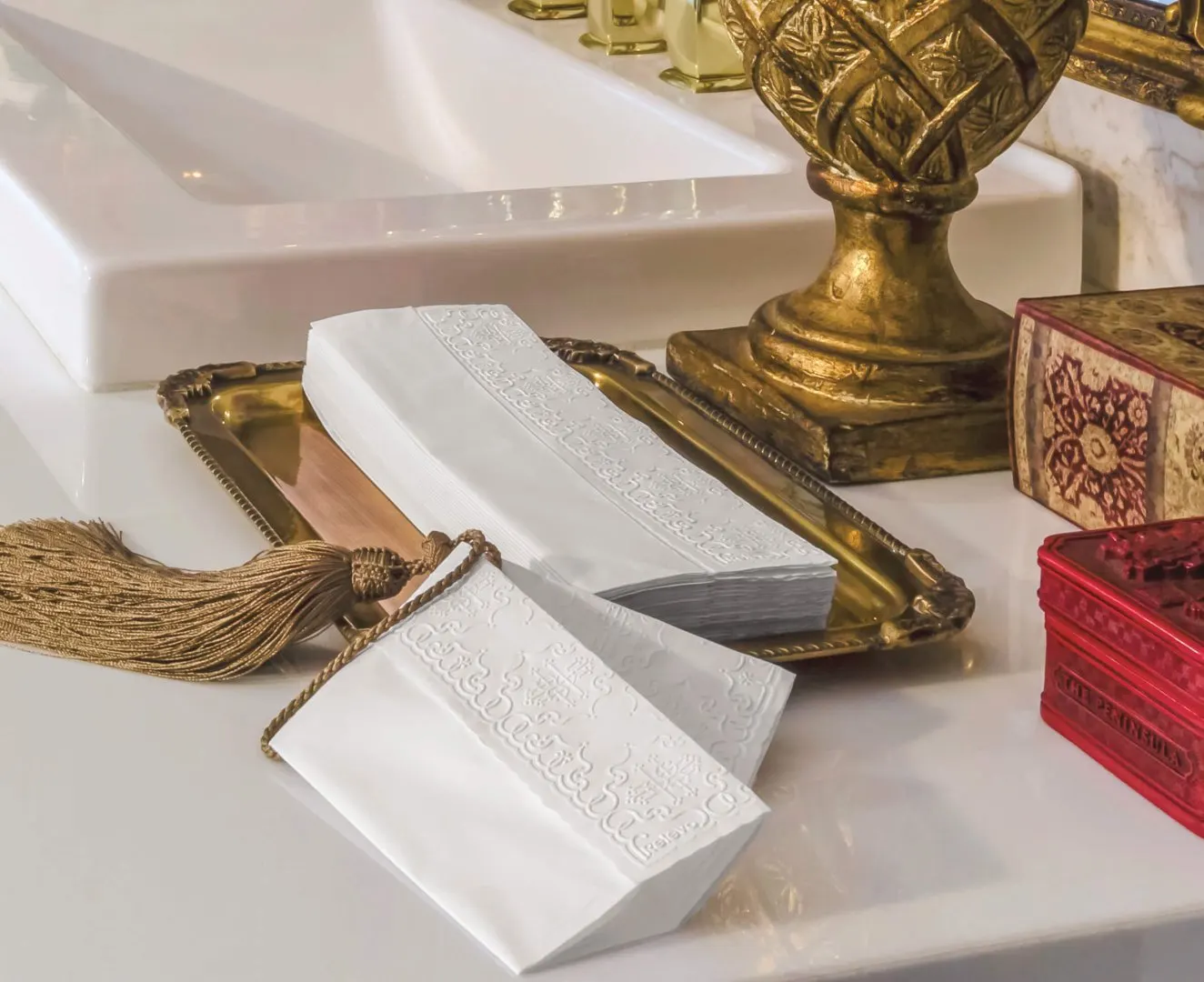 As toalhas de papel para lavabo da Relevo são ultra absorventes e a melhor escolha para a festa de bodas de prata.