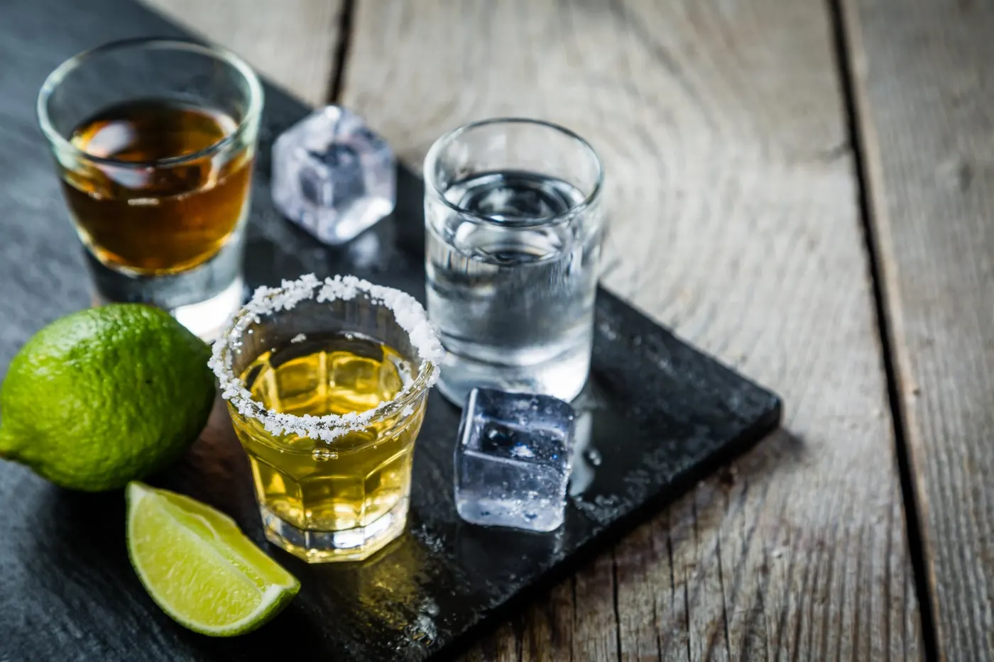 Não é necessário montar um bar completo para o seu happy hour. Escolha aquilo que você e seus amigos mais gostam e voilà: missão cumprida!
