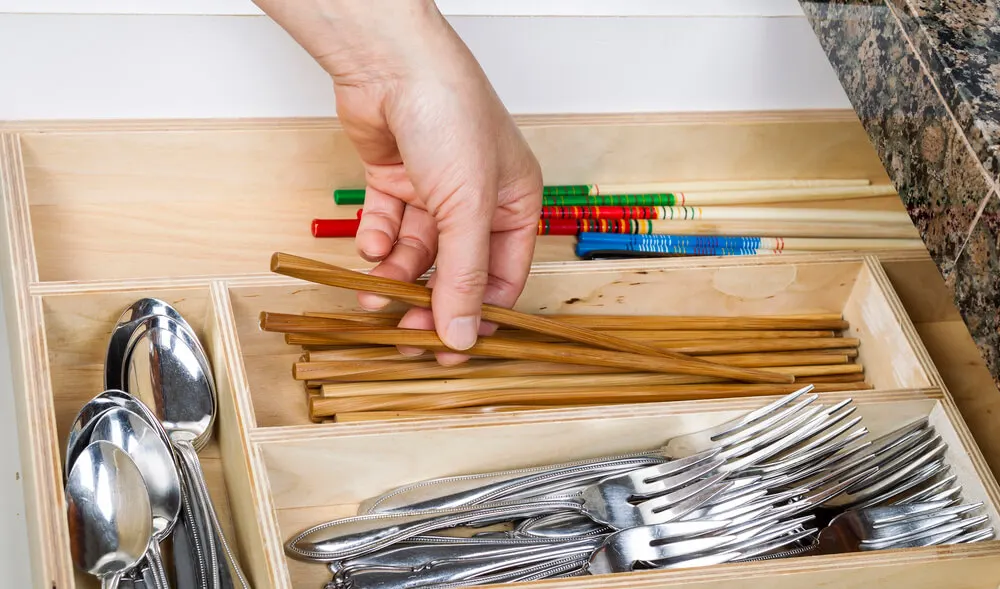Como organizar a gaveta da cozinha?