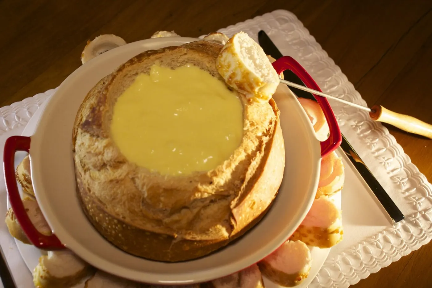 O cardápio ideal para a sua festa em casa pode ser simples ou sofisticado, mas o que conta mesmo é o carinho e a dedicação que você vai colocar em cada prato.
