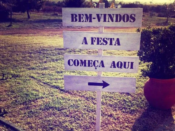 Quem vem? Com o esboço de como você quer, vamos ao passo seguinte na missão de como organizar uma festa: faça a lista prévia de convidados.