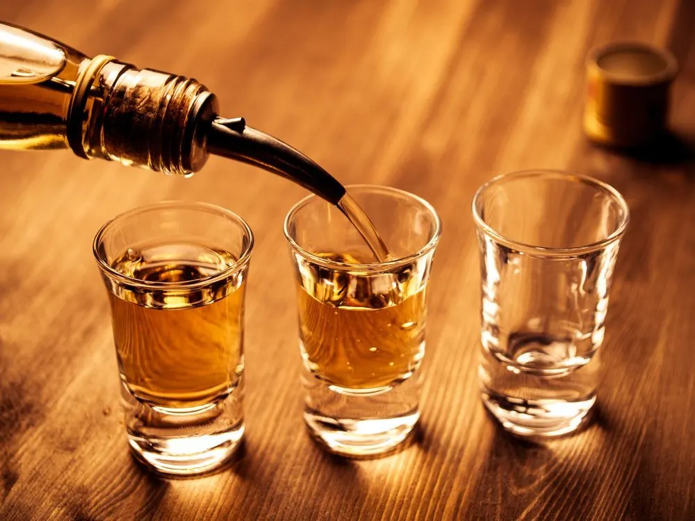 O copo ideal para servir cachaça, rum e tequila tem o tamanho exato de uma dose.
