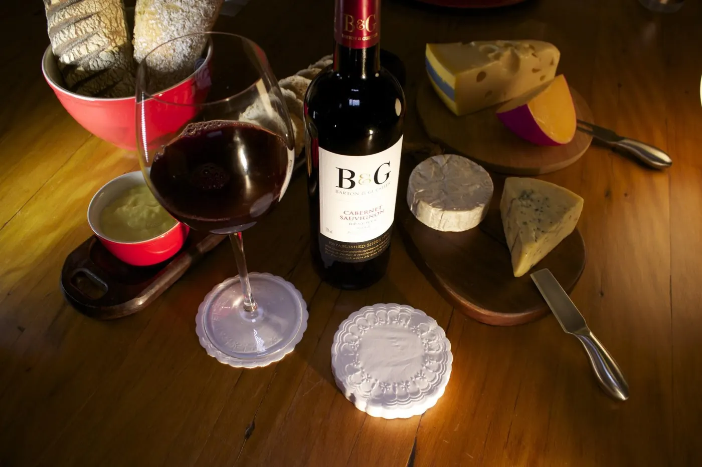 Entre os vinhos, o tinto é o que pede a maior taça para que todos os aromas e sabores possam ser, de fato, degustados.
