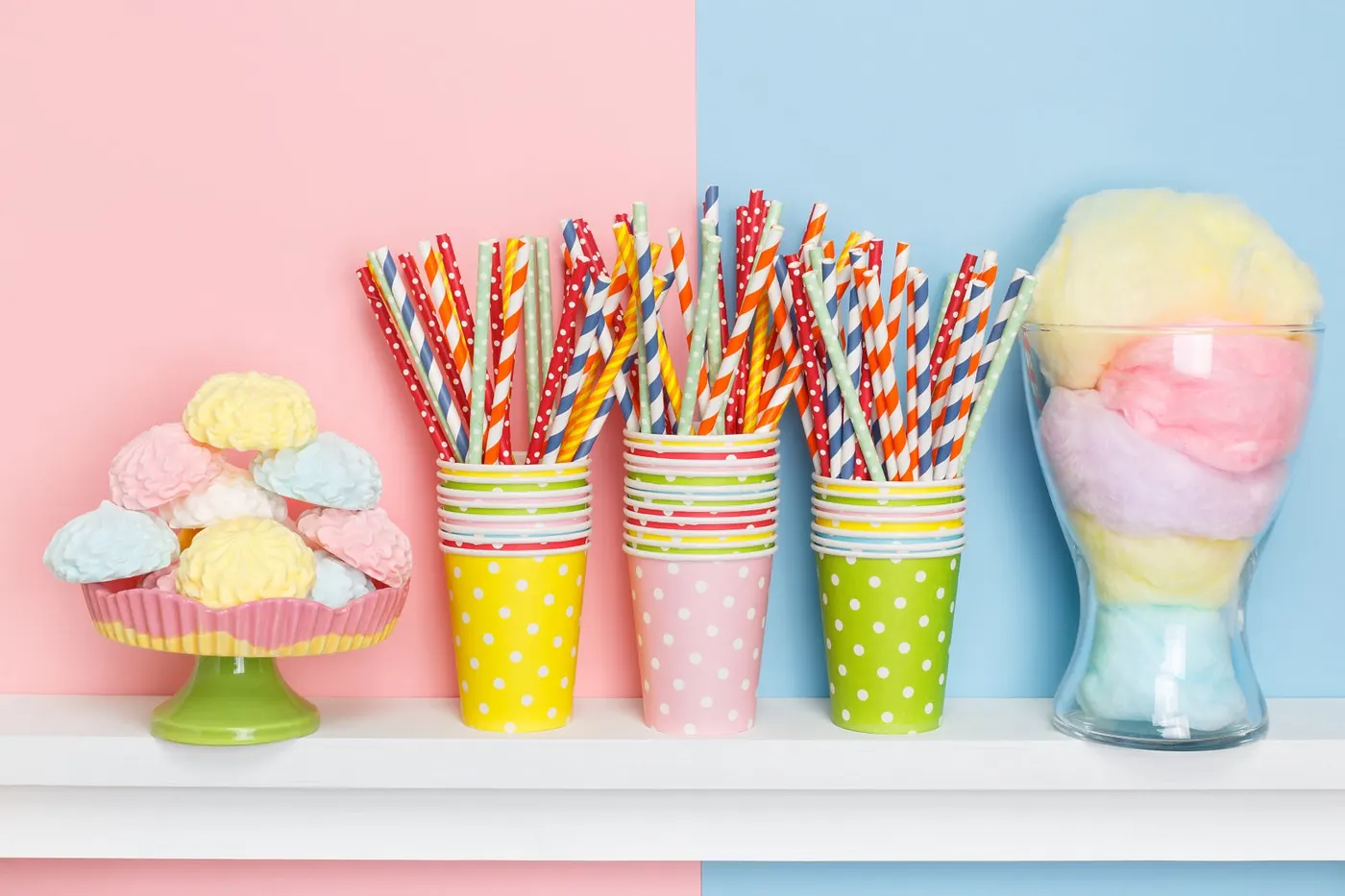 Até mesmo uma paleta de cores pode ser o tema da decoração de mesa de aniversário.