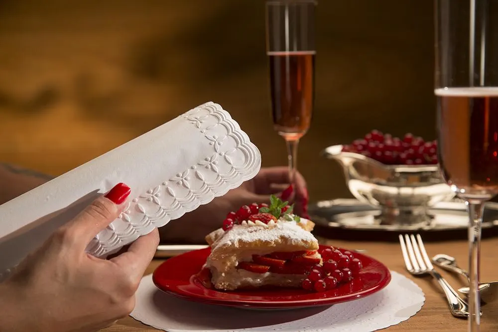 guardanpo de papel arranjo mesa vermelho