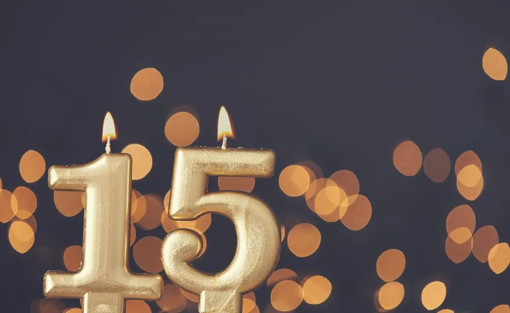 São dos detalhes que os seus convidados mais lembrarão de sua festa de 15 anos. A dica é dar atenção aos itens essenciais e que podem se tornar um diferencial na sua recepção. Um exemplo disso é o guardanapo de papel para festa de debutante personalizado.
