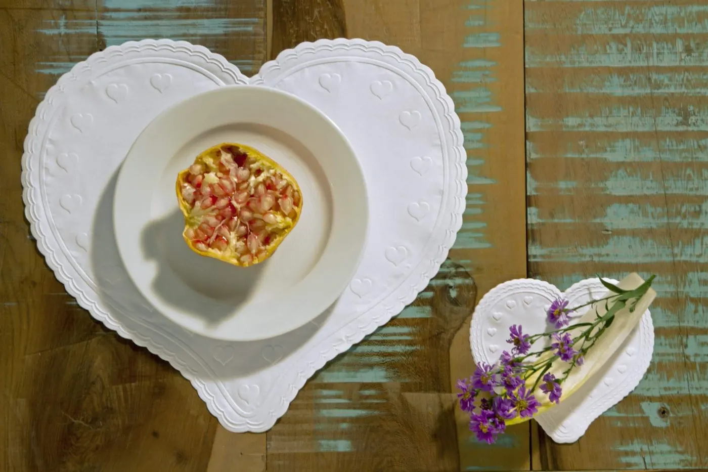 Além dos guardanapos para restaurante, uma maneira de complementar a decoração é utilizar jogos americanos. A Relevo possui peças de excelente qualidade e de vários modelos.