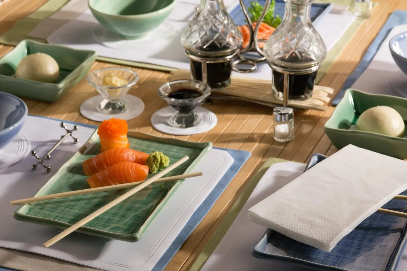 O visual é um dos fatores mais importantes para a experiência dos seus clientes e recebê-los com guardanapos para restaurante da Relevo é tornar este momento ainda mais precioso!