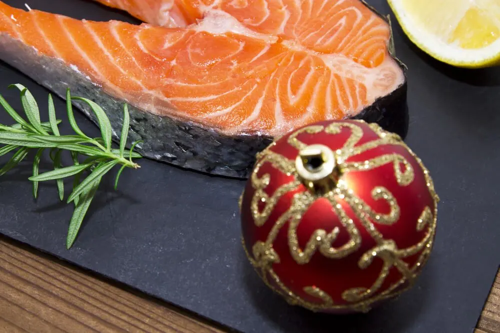 Inove no cardápio do jantar de Natal com frutos do mar ou pratos típicos.