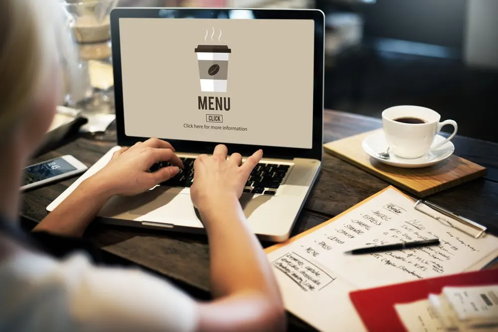 Contar com ajuda profissional para criar o modelo de cardápio para restaurante perfeito para o seu tipo de negócio é fundamental.