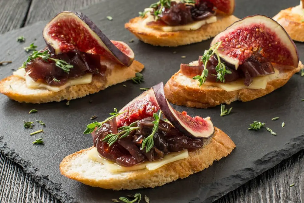 Versátil, a bruschetta é uma boa pedida para atender à galera fit!