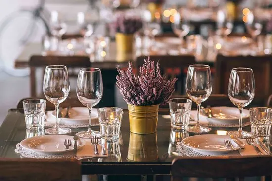 Os clientes esperam uma mesa bem posta e com todos os itens necessários