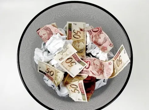 Não jogue dinheiro fora adquirindo guardanapos de papel ruins ou de tecido